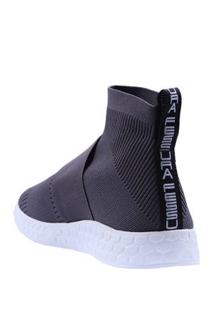 Slip on con strappo FESSURA | ARROWGANG KNITKNIT STONE